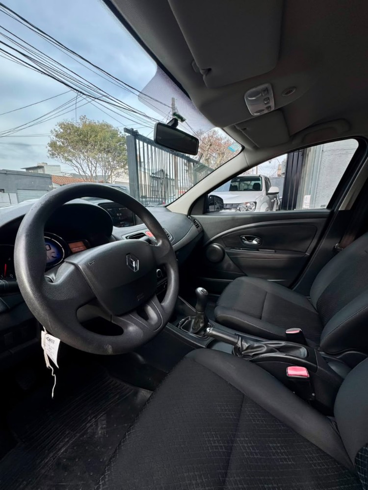 Renault FLUENCE 1.6 DYNAMIQUE — foto 9